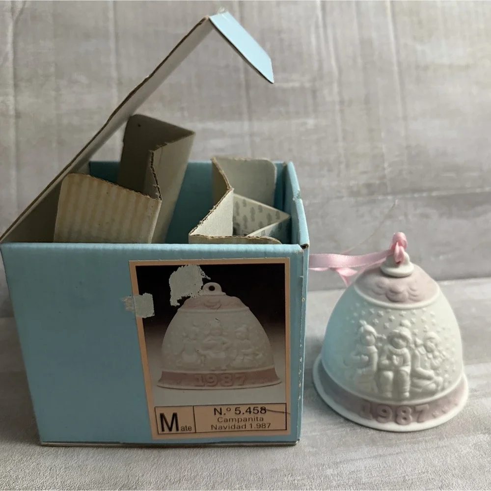 Vintage 1987 LLADRO 5458 Christmas Bell Ornament Campanita Navidad Bisque Pink‎
